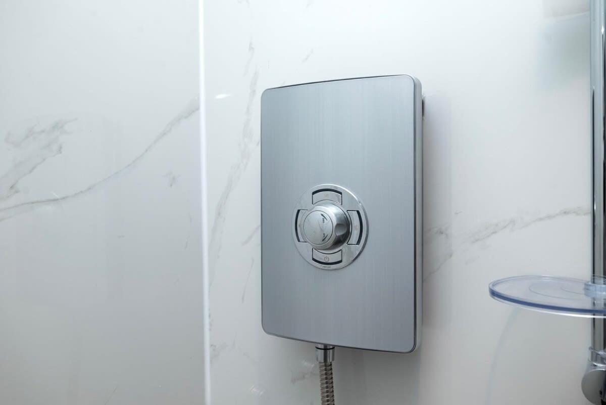 Cozy Single Level Flat With Parking Apartment Enfield Bagian luar foto